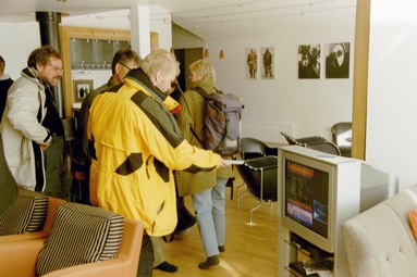 Palvelukeskuksessa voi katsella Norjan television satelliittilähetyksiä.