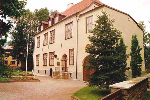Vanalinn-hotelli sijaitsee hyvällä paikalla Narvajoen rannalla.