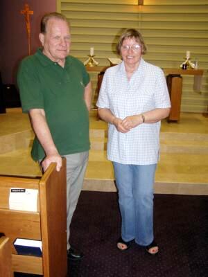 Kauko Nyrhinen ja Aune Rhodes St. Paulin kirkkosalissa.