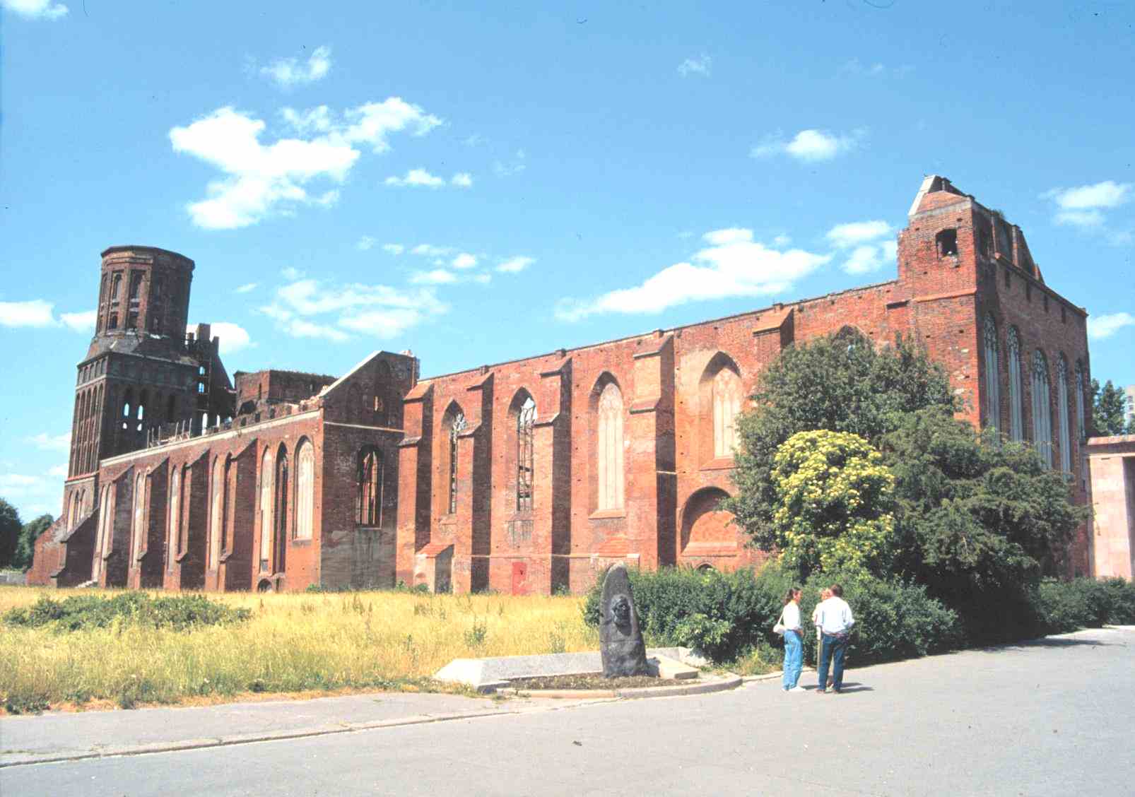 Königsbergin tuomiokirkko tuhoutui pahoin brittien pommituksissa toisen maailmansodan aikana. Kuva vuodelta 1992.