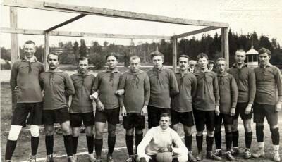 Turun Riennon jalkapallojoukkue vuonna 1913.