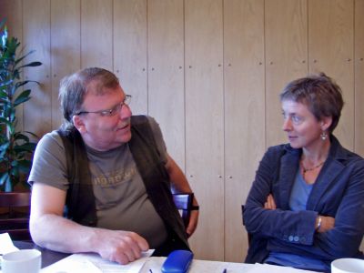 Juha Ranta och Patricia Bruun hade mycket att diskutera under pausen på Århus-mötet.