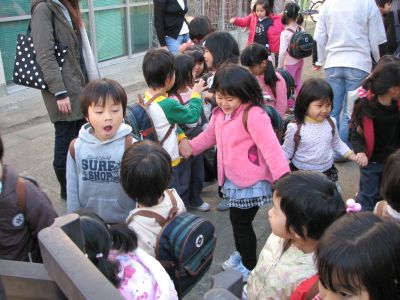 Tokiolaisessa lastentarhassa opetetaan kristillisiä hyveitä.