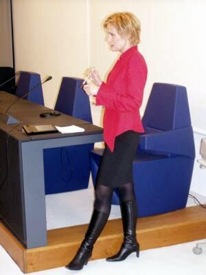 Eija-Riitta Korhola selvitti Euroopan parlamentin toimintaa suomalaistoimittajille Strasbourgissa.