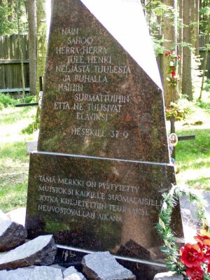Inkerin evankelis-luterilaisen kirkon pystyttämä muistomerkki Stalinin vainoissa surmatuille suomalaisille Levashovon metsässä.