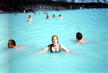 Sinisen laguunin vesi on turkoosinsinistä. Kuva: Riikka Mäntyneva