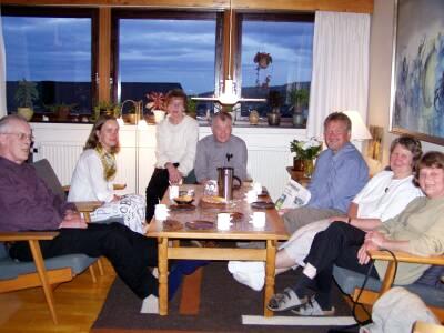 Färsaarten suomalaisia oli koolla Tita Winterin (oik.) kotona Tórshavnissa.