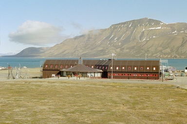 Maailman pohjoisin yliopisto Longyearbyenissä.