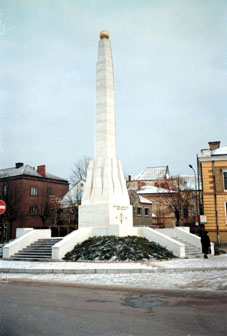 Cesiksen Latvian vapaussodan muistomerkki liittyy myös Viron vapaussotaan.