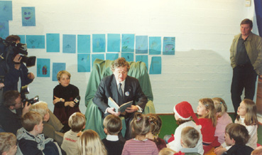 Pääministeri David Oddson ja lapset. Kuva: Reykjavikin Pohjolan talo