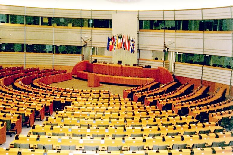 Uusien jäsenten myötä Eurooan parlamentin jäsenmäärä nousee 626:sta 732:een. Kuva parlamentin Brysselin istuntosalista.