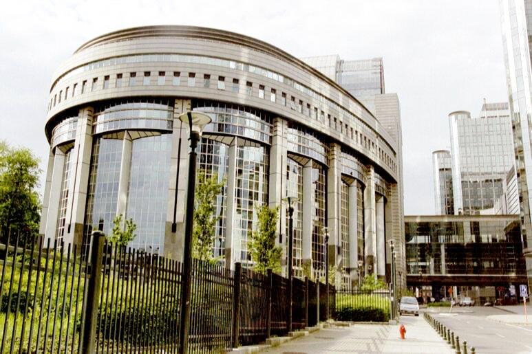 Hakijamaat pääsevät tarkkailijoiksi Euroopan parlamenttiin, kun liittymissopimukset on allekirjoitettu. Kuva Brysselin parlamentista.