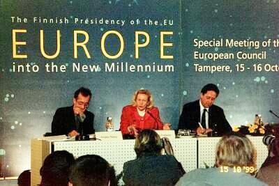 Eliitin ja kansalaisten kuilu on kasvanut EU:ssa. Kuva Tampereen EU:n huippukokouksesta lokakuussa 1999.