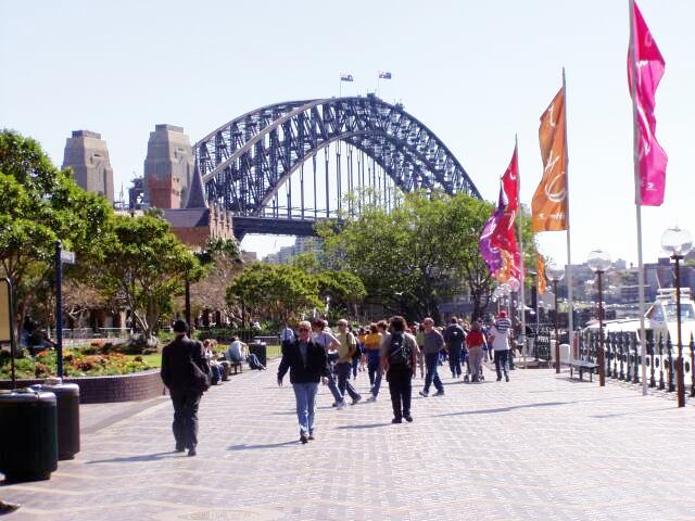 Voimakas siirtolaisuus näkyy Sydneyn katukuvassa.